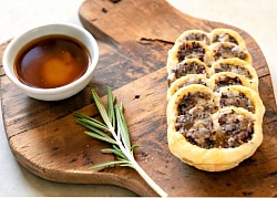 Palmiers à la tomme de Savoie et tapenade