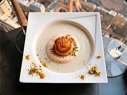 Velouté de christophine, espuma de foie gras et noix de Saibt Jacques